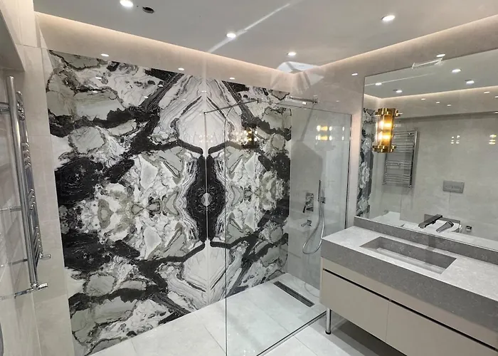 Lux New 2 Bedroom 7 Stars