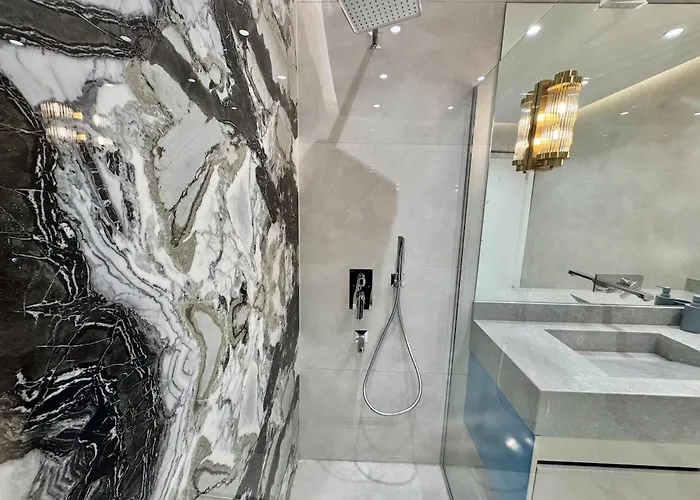 Lux New 2 Bedroom 7 Stars