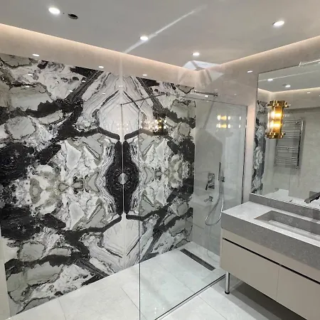 Lux New 2 Bedroom 7 Stars